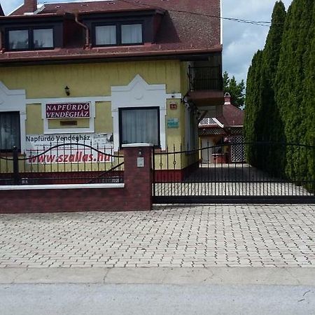 Hotel Napfürdő Vendégház Mezőkövesd Esterno foto