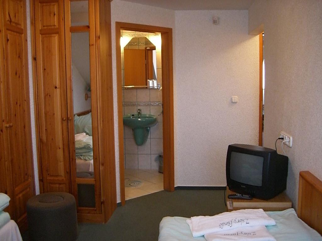 Hotel Napfürdő Vendégház Mezőkövesd Esterno foto