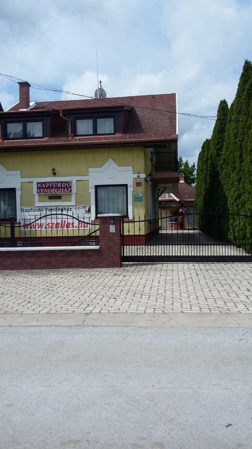Hotel Napfürdő Vendégház Mezőkövesd Esterno foto
