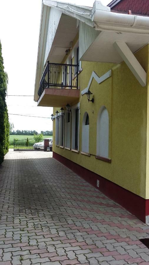 Hotel Napfürdő Vendégház Mezőkövesd Esterno foto